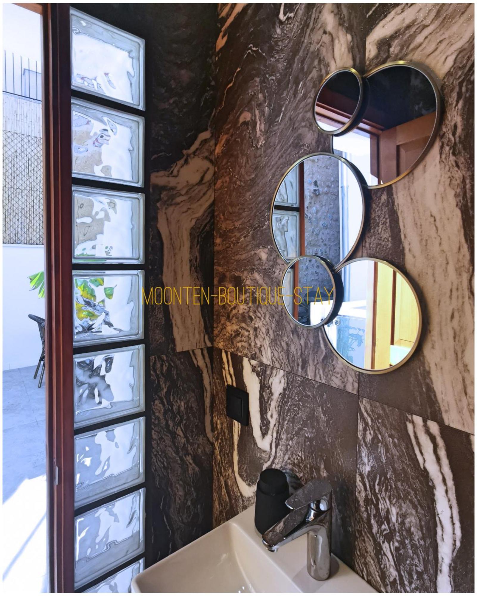 Moonten Boutique Stay Сольер Экстерьер фото