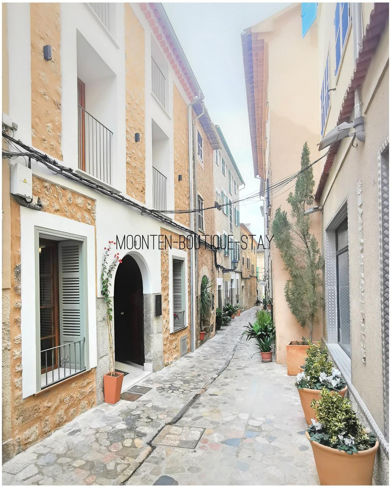 Moonten Boutique Stay Сольер Экстерьер фото